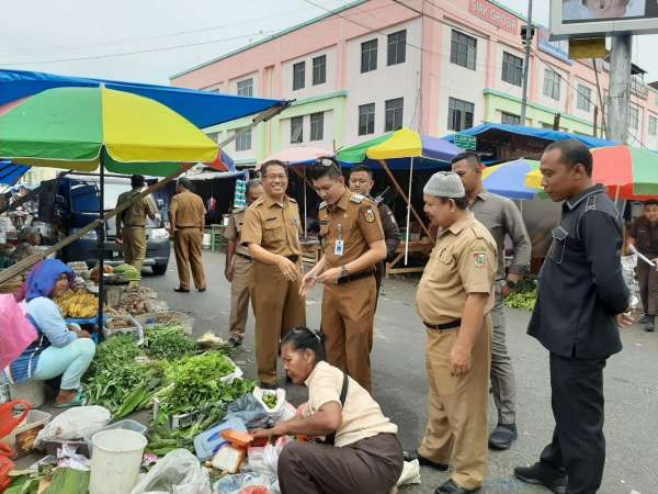 Pedagang di Pasar Agus Salim